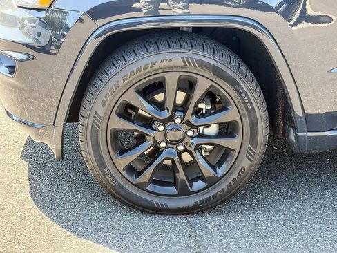 Used 2018 Jeep Grand Cherokee Altitude RWD image 7