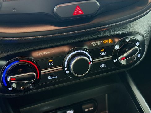 Used 2023 Kia Soul LX w/ LX Technology Package FWD image 17