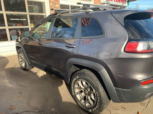 Used 2020 Jeep Cherokee Trailhawk image 10