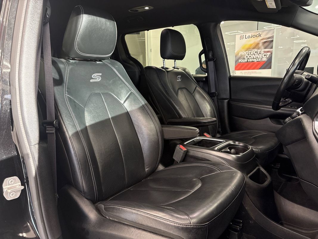 Used 2019 Chrysler Pacifica Touring-L Plus w/ Advanced Safetytec Group FWD image 30