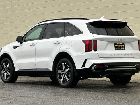 Used 2022 Kia Sorento EX w/ Panoramic Sunroof Package image 6