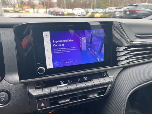 Used 2025 Toyota Camry SE image 62