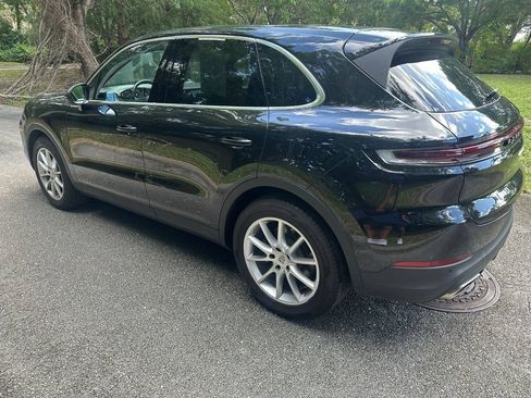 Used 2024 Porsche Cayenne AWD/4WD image 5