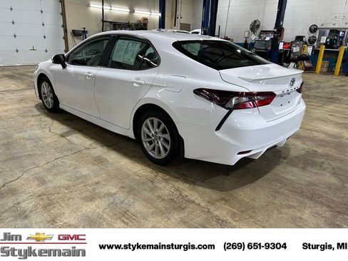 Used 2024 Toyota Camry SE FWD image 7