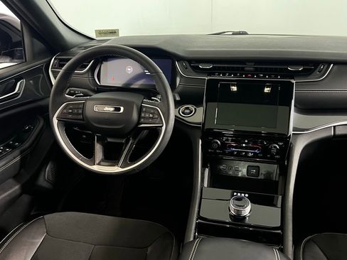 Used 2023 Jeep Grand Cherokee Altitude image 13