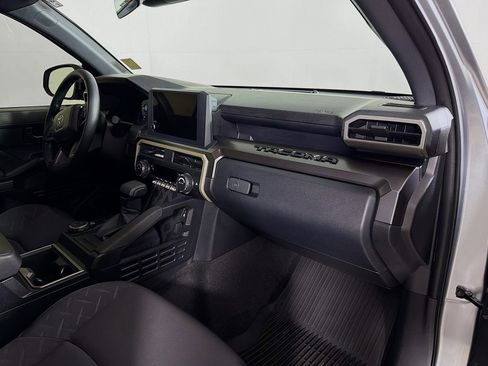 Used 2025 Toyota Tacoma SR5 AWD/4WD image 24