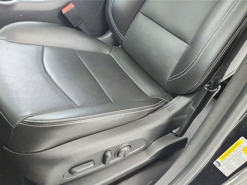 Used 2022 GMC Terrain SLT image 17