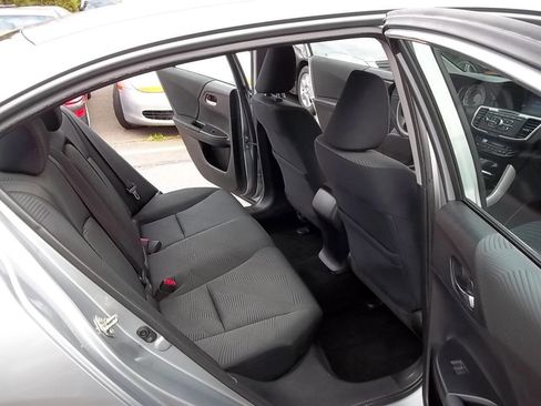 Used 2017 Honda Accord LX image 12