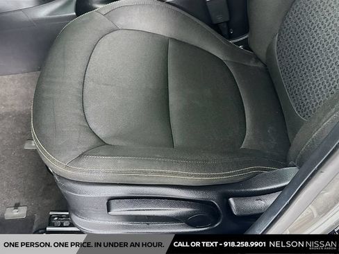 Used 2016 Kia Soul + FWD image 18