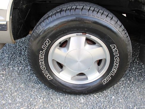 Used 1999 GMC Suburban 4WD w/ Marketing Opt Pkg 3 image 37