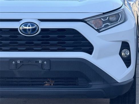 Used 2021 Toyota RAV4 XLE image 9