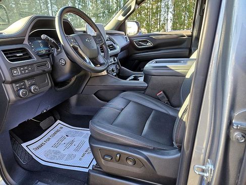 Used 2023 Chevrolet Suburban RST w/ Luxury Package image 7