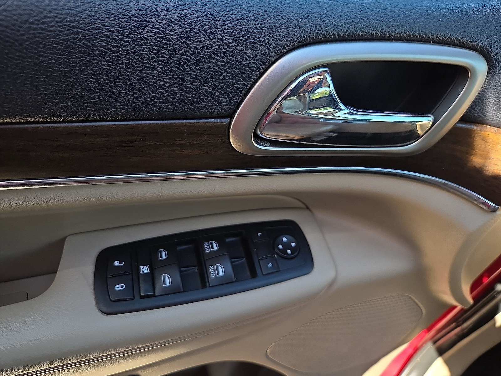 Used 2015 Jeep Grand Cherokee Limited AWD/4WD image 13