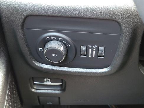 Used 2024 Jeep Grand Cherokee L Limited w/ Black Appearance Package AWD/4WD image 12