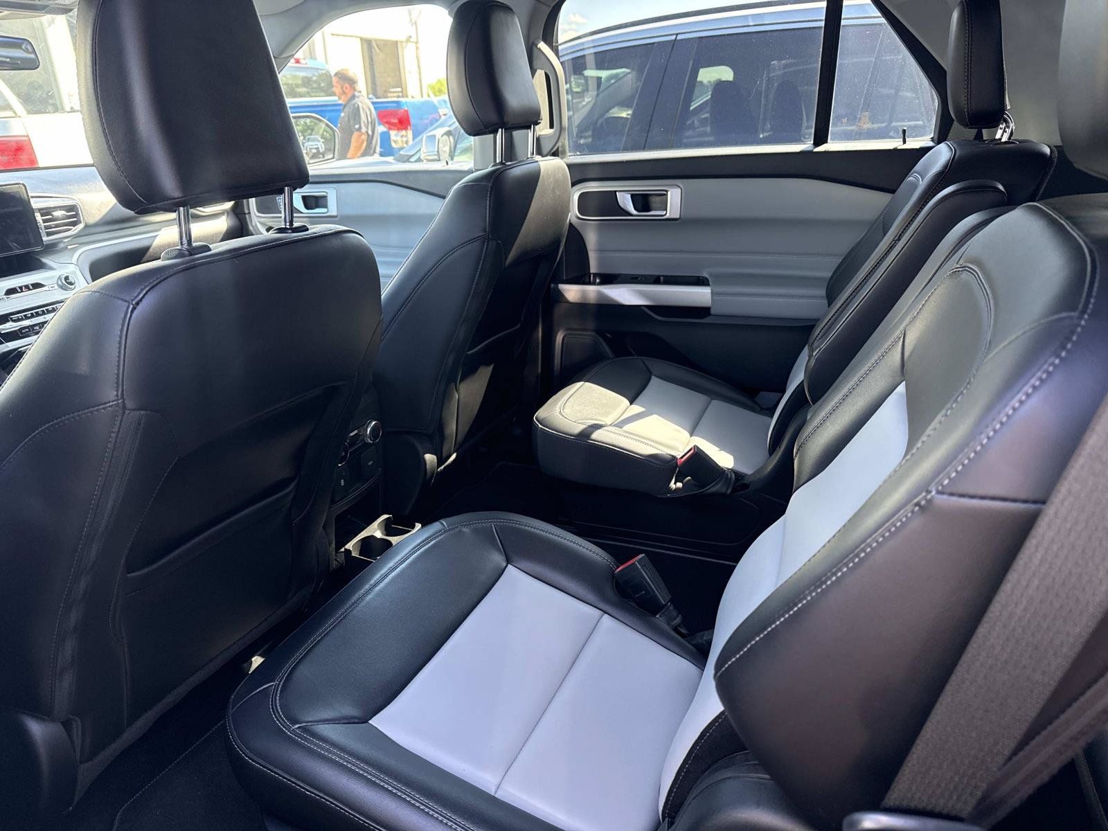 Used 2022 Ford Explorer XLT w/ Equipment Group 202A AWD/4WD image 7