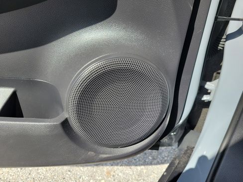 Used 2023 Nissan Kicks SR w/ SR Premium Package image 17