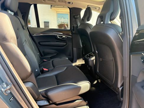 Used 2016 Volvo XC90 T6 Momentum w/ Momentum Plus Package AWD/4WD image 11