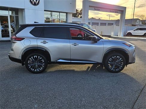 Used 2025 Nissan Rogue Platinum w/ Tech Package image 15