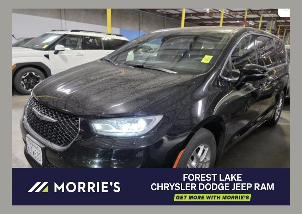 Used 2025 Chrysler Pacifica Select FWD image 1