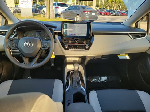 Used 2025 Toyota Corolla LE image 11