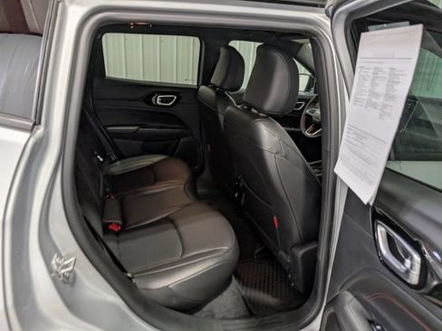 Used 2025 Jeep Compass Trailhawk AWD/4WD image 25