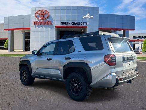 Used 2025 Toyota 4Runner SR5 AWD/4WD image 5