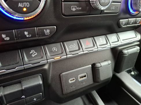 Certified 2021 GMC Sierra 1500 AT4 w/ AT4 Preferred Package image 27