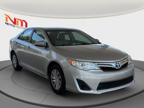 Used 2014 Toyota Camry LE FWD image 7