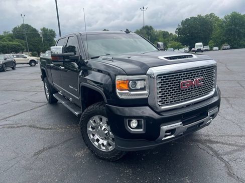 Used 2017 GMC Sierra 2500 Denali w/ Duramax Plus Package AWD/4WD image 1