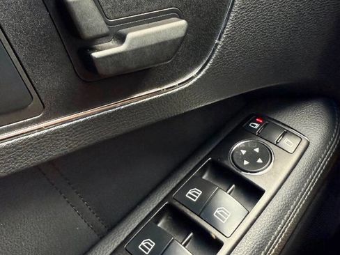 Used 2010 Mercedes-Benz E 350 4MATIC Sedan image 19