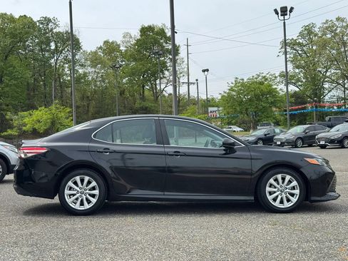 Used 2018 Toyota Camry LE FWD image 6