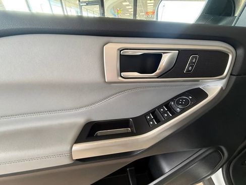 Used 2022 Ford Explorer XLT w/ Equipment Group 202A image 11