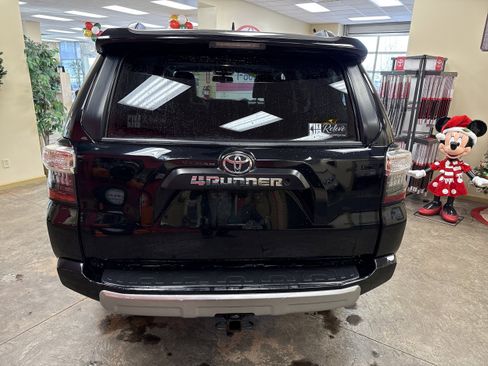Used 2019 Toyota 4Runner TRD Off-Road Premium image 10