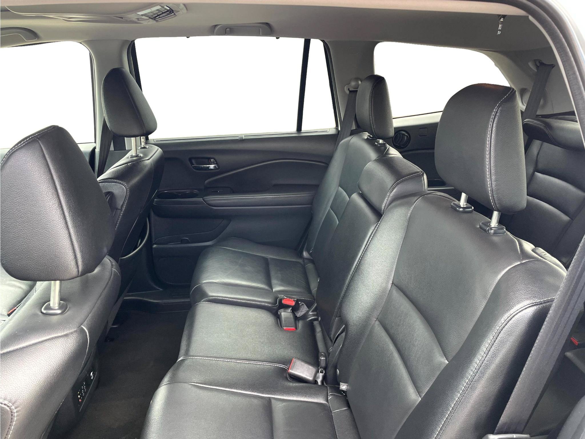 Used 2017 Honda Pilot Touring image 8