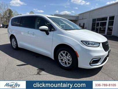 Certified 2023 Chrysler Pacifica Touring-L