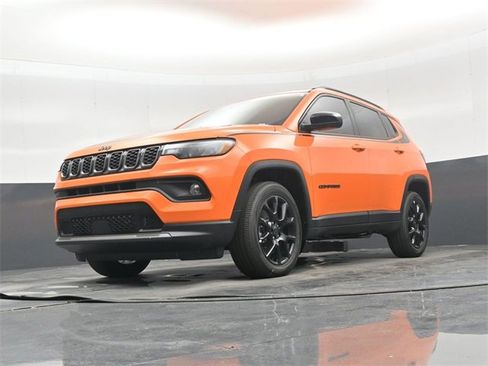 New 2026 Jeep Compass Latitude w/ Mopar Graphics Package image 41