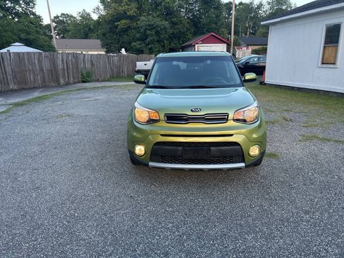 Used 2017 Kia Soul + FWD image 9