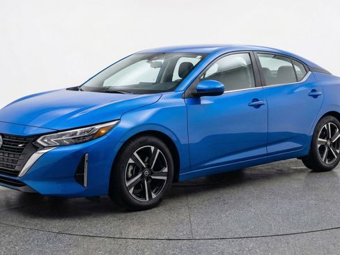 Used 2025 Nissan Sentra SV image 3