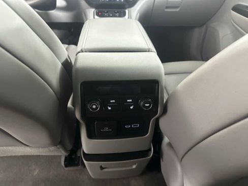 Used 2021 GMC Acadia SLT w/ Preferred Package image 28