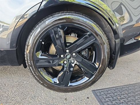 Used 2024 Land Rover Discovery Metropolitan Edition image 36