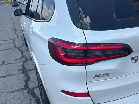 Used 2022 BMW X5 xDrive40i w/ M Sport Package AWD/4WD image 8