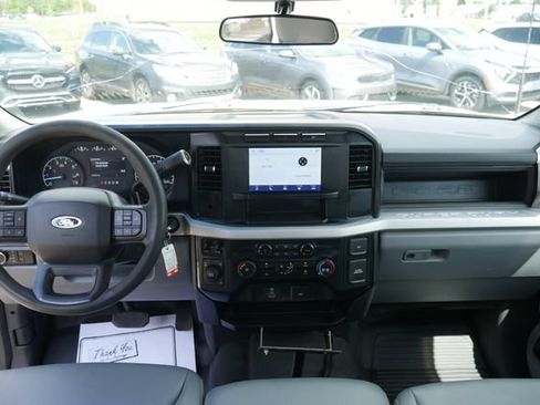 Used 2023 Ford F250 XL w/ F-250 >10K GVWR Package AWD/4WD image 4