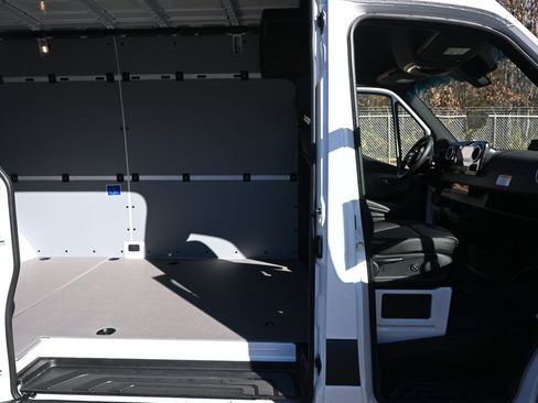 Used 2025 Mercedes-Benz Sprinter 2500 image 23