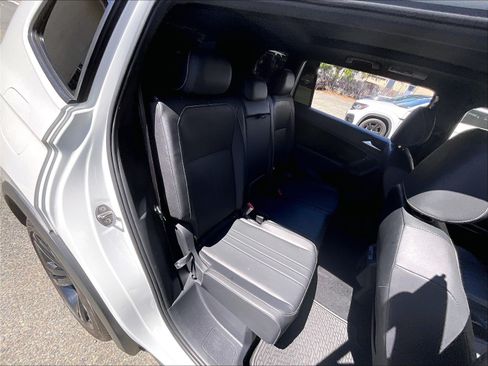 Certified 2023 Volkswagen Tiguan SE R-Line FWD image 25