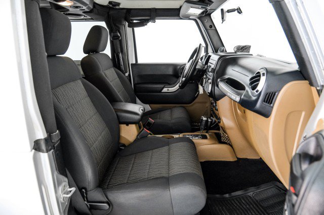Used 2012 Jeep Wrangler Sahara AWD/4WD image 27