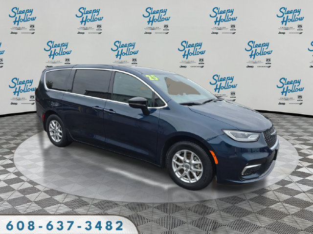 Used 2025 Chrysler Pacifica Select FWD image 3
