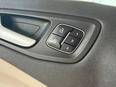 Used 2019 Ford Escape Titanium AWD/4WD image 18