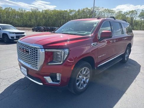 Used 2023 GMC Yukon XL Denali AWD/4WD image 3