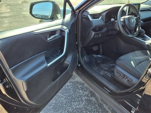 Used 2024 Toyota RAV4 XLE image 33