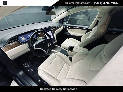 Used 2018 Tesla Model X 75D AWD/4WD image 10